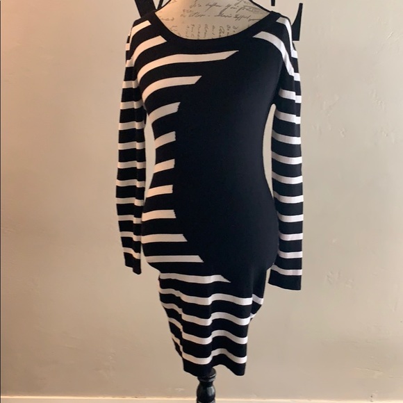 2B Bebe Dresses & Skirts - EUC Bebe knit dress